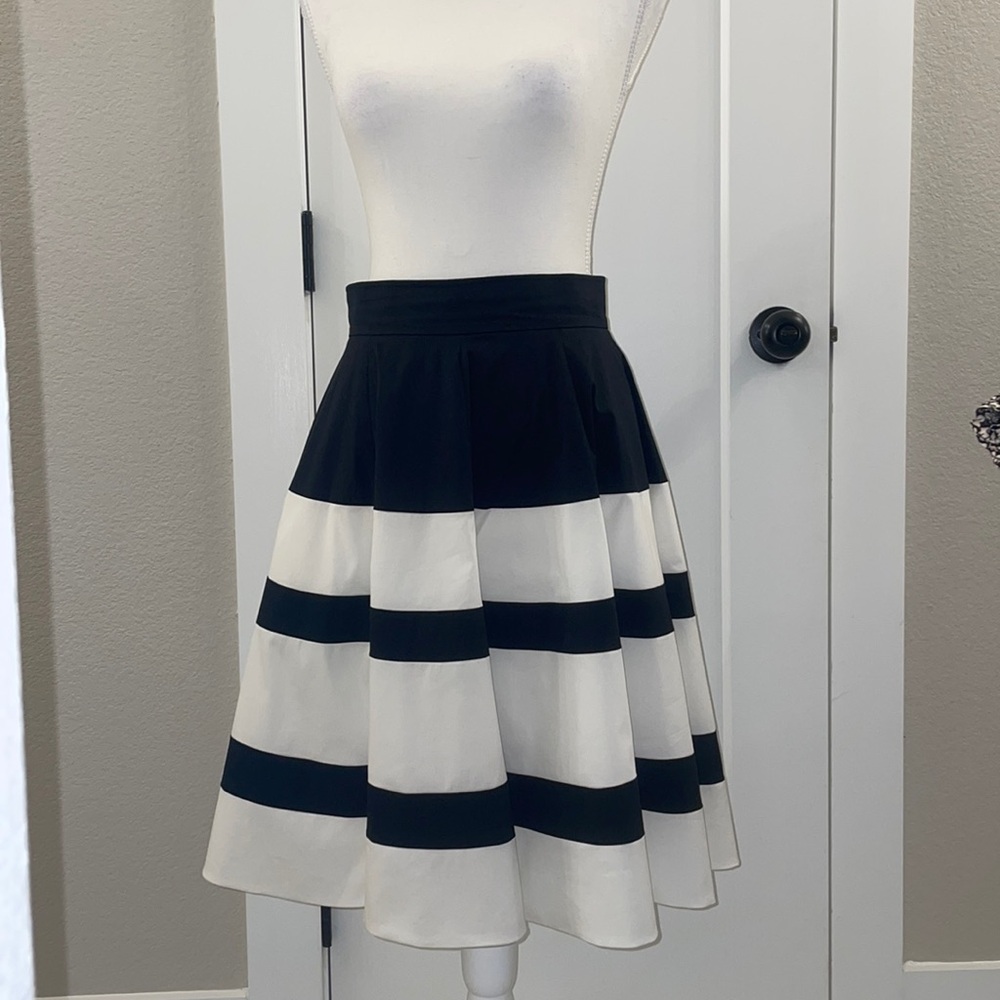 Karen Millen Midi Black/White Skirt Size 10 UK (US 6, EU 38)